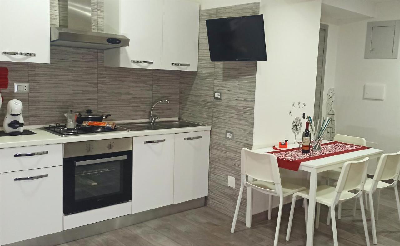 Napoli Pop Chiaia Apartment Bagian luar foto